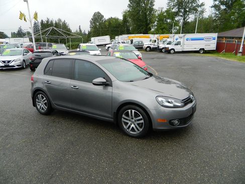 Used 2011 Volkswagen Golf TDI FWD image 2