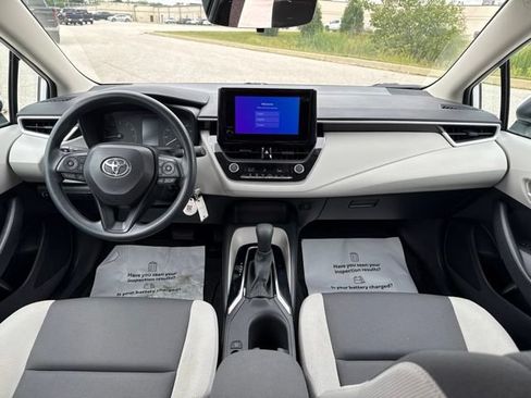 Used 2024 Toyota Corolla LE FWD image 32