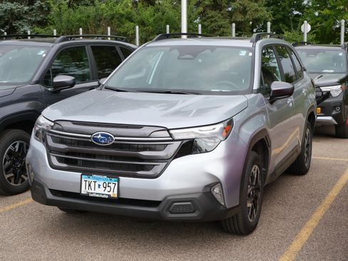 Used 2026 Subaru Forester Premium AWD/4WD image 3