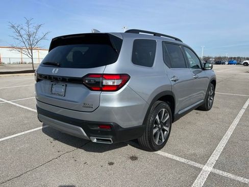 Used 2024 Honda Pilot Touring image 8