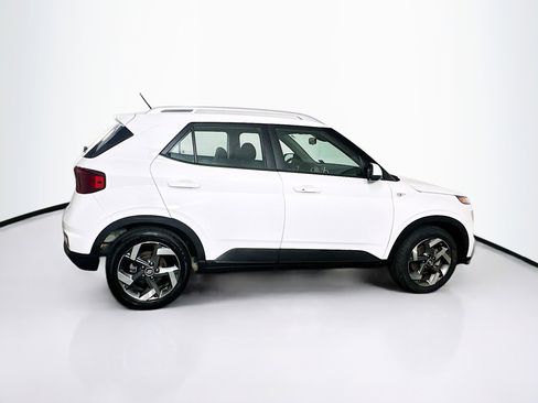 Used 2025 Hyundai Venue SEL image 10