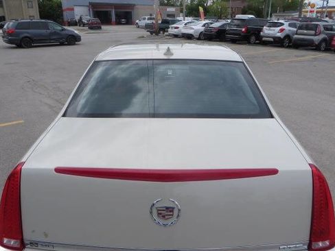 Used 2010 Cadillac DTS Luxury FWD image 41