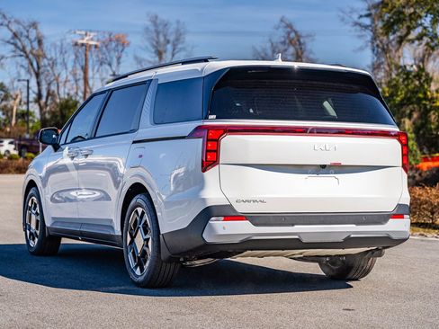 New 2026 Kia Carnival EX FWD image 3