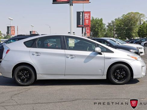 Used 2015 Toyota Prius Two FWD image 16
