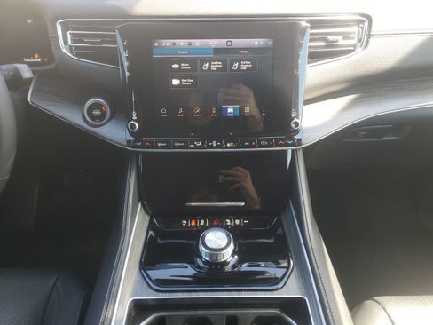 Used 2024 Jeep Wagoneer L Series II image 10