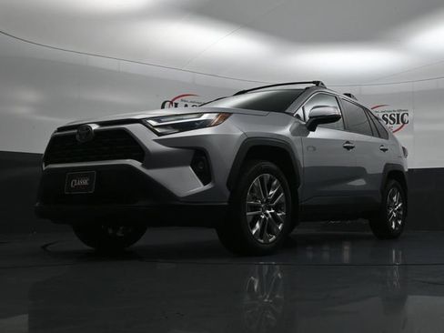 Used 2025 Toyota RAV4 XLE Premium w/ Weather Package FWD image 27