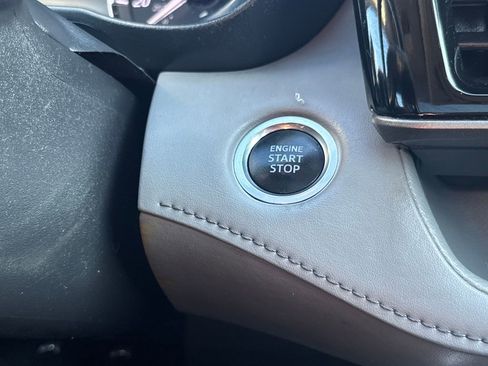 Used 2021 Toyota Highlander XLE image 28