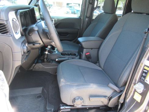 Used 2024 Jeep Wrangler Unlimited Sahara w/ Safety Group AWD/4WD image 19