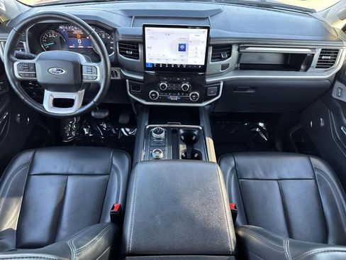 Used 2024 Ford Expedition XLT image 14