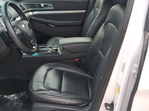 Used 2017 Ford Explorer XLT w/ XLT Technology Feature Bundle AWD/4WD image 16
