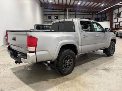 Used 2017 Toyota Tacoma SR5 w/ Tow Package image 8