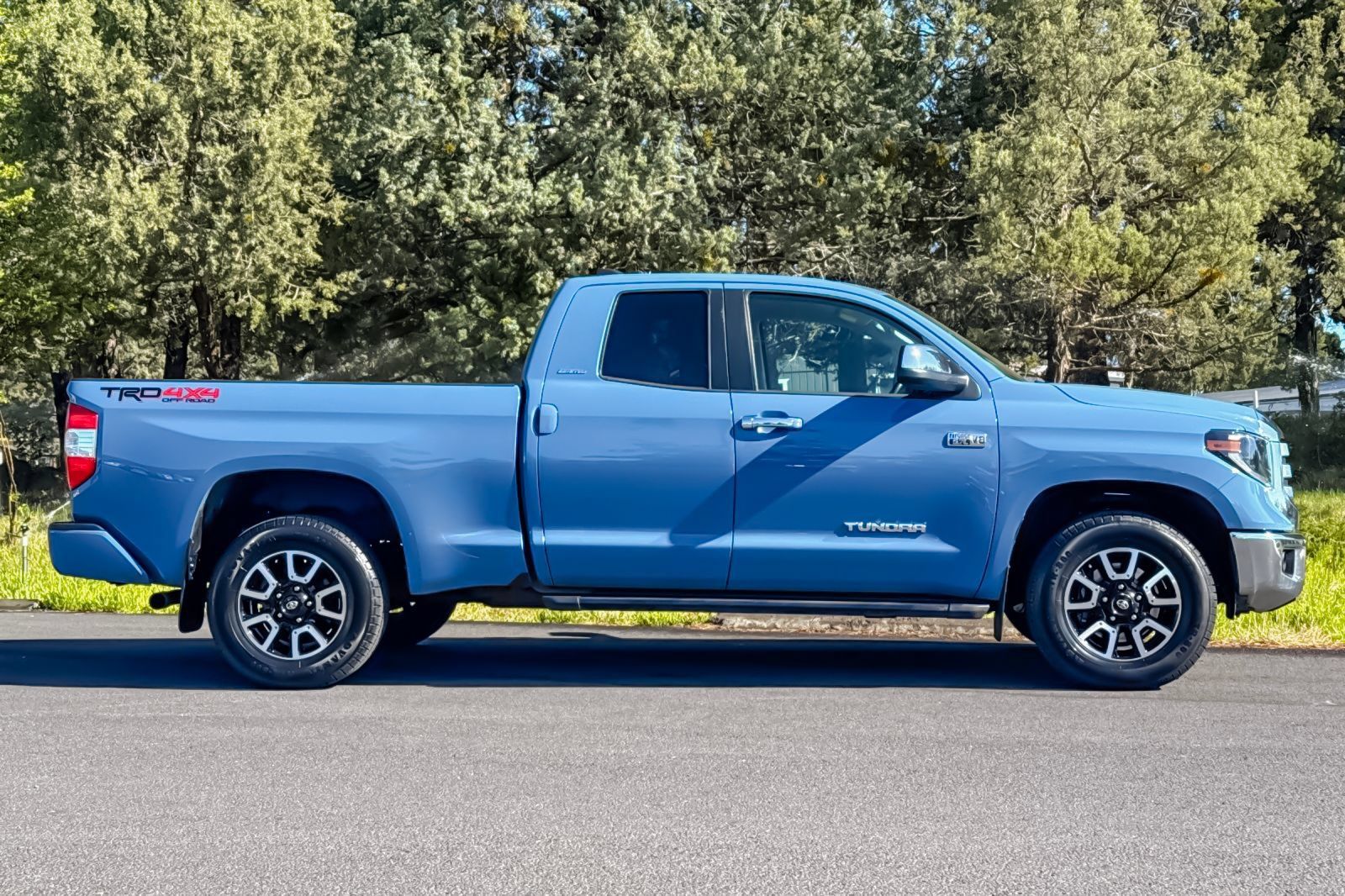 Used 2021 Toyota Tundra Limited w/ Limited Premium Package AWD/4WD image 3