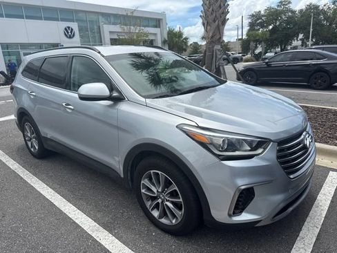 Used 2018 Hyundai Santa Fe SE FWD image 1