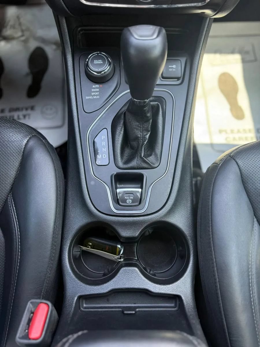 Used 2019 Jeep Cherokee High Altitude AWD/4WD image 17