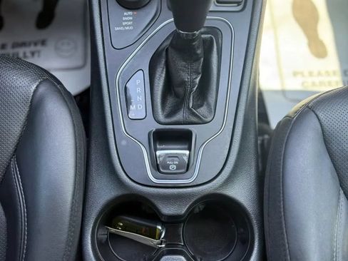 Used 2019 Jeep Cherokee High Altitude AWD/4WD image 17