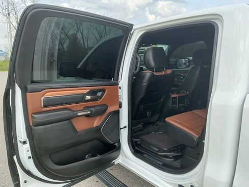 Used 2024 RAM 1500 Limited AWD/4WD image 17