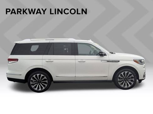 Used 2023 Lincoln Navigator Reserve image 4