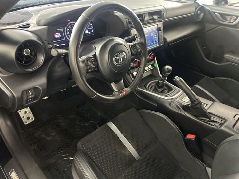 Used 2024 Toyota GR86 Premium RWD image 11