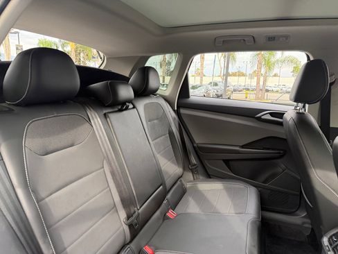 Used 2022 Volkswagen Taos SE w/ Panoramic Sunroof Package image 18