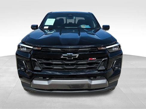 Used 2025 Chevrolet Colorado Z71 w/ Midnight Edition image 2