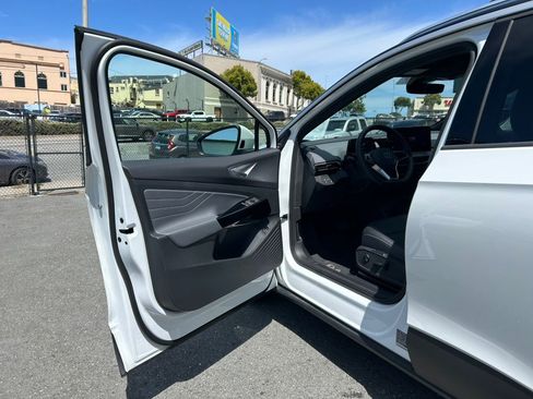 Used 2023 Volkswagen ID.4 Pro S Plus RWD image 9