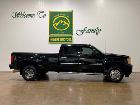Used 2011 GMC Sierra 3500 Denali AWD/4WD image 2