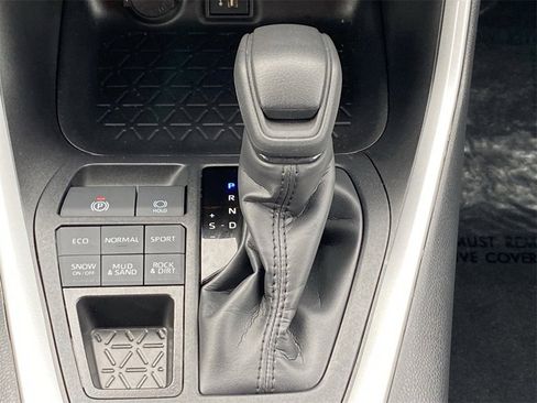 Certified 2025 Toyota RAV4 LE image 31