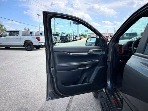 Used 2025 Ford Ranger Raptor AWD/4WD image 12
