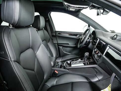 New 2026 Porsche Macan image 25