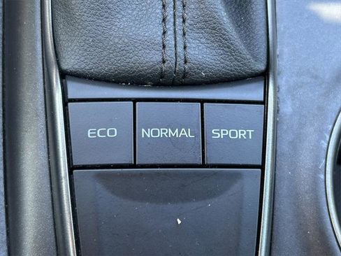 Certified 2022 Toyota Camry SE image 24