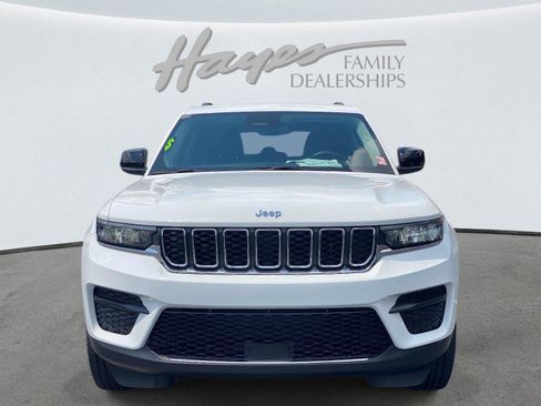 Used 2023 Jeep Grand Cherokee Laredo AWD/4WD image 11
