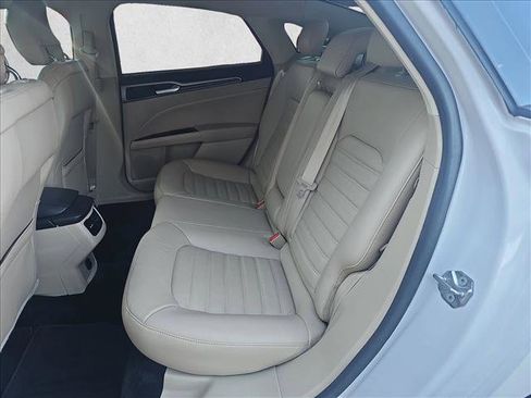 Used 2015 Ford Fusion SE w/ Equipment Group 202A image 8