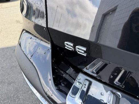 New 2025 Volkswagen Taos SE image 11