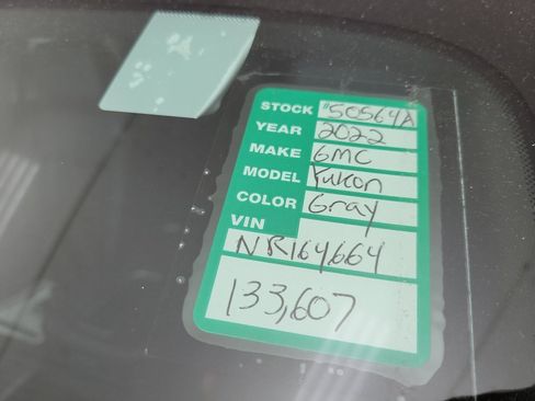 Used 2022 GMC Yukon XL Denali w/ Advanced Technology Package image 27