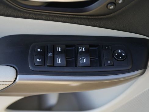 Used 2019 Jeep Cherokee Limited AWD/4WD image 24