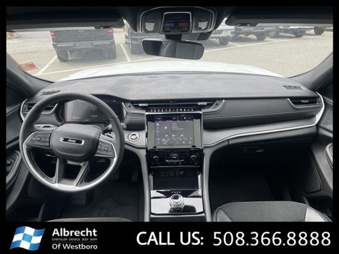 New 2025 Jeep Grand Cherokee Altitude image 24