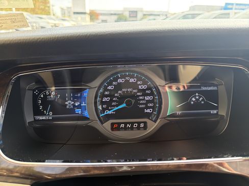 Used 2018 Ford Taurus Limited w/ Driver Assist Package FWD image 21