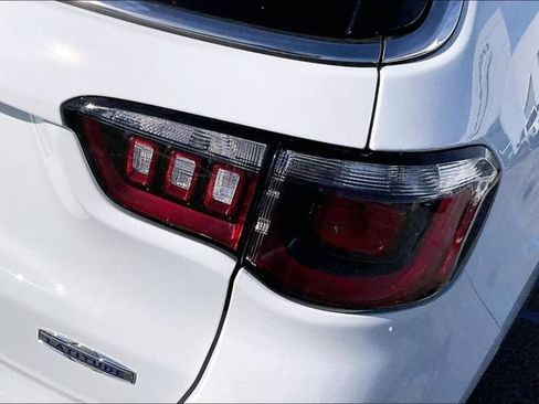 New 2026 Jeep Compass Latitude image 12