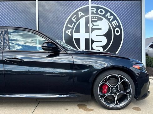 Used 2024 Alfa Romeo Giulia Veloce AWD/4WD image 3