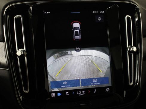 Used 2023 Volvo XC40 Recharge Ultimate image 13