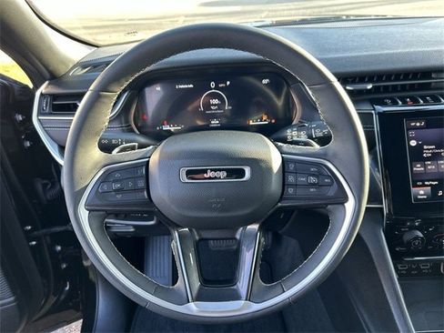 Certified 2023 Jeep Grand Cherokee Altitude image 18