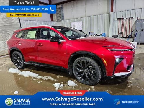 Used 2025 Toyota Crown Signia Wagon image 5