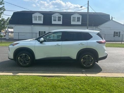 Used 2026 Nissan Rogue SV FWD image 28