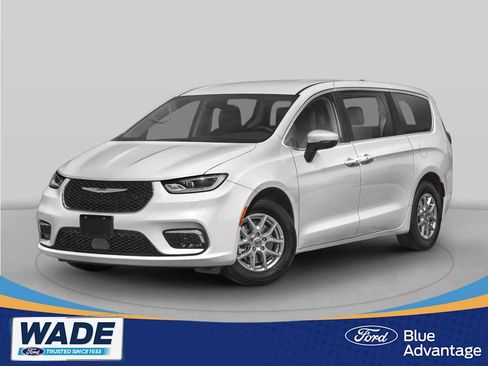 Used 2023 Chrysler Pacifica Touring-L FWD image 1
