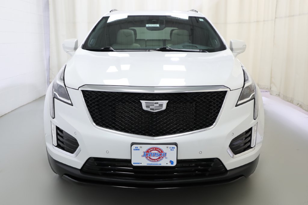 Used 2025 Cadillac XT5 Sportv w/ LPO, Red Accent Package AWD/4WD image 16