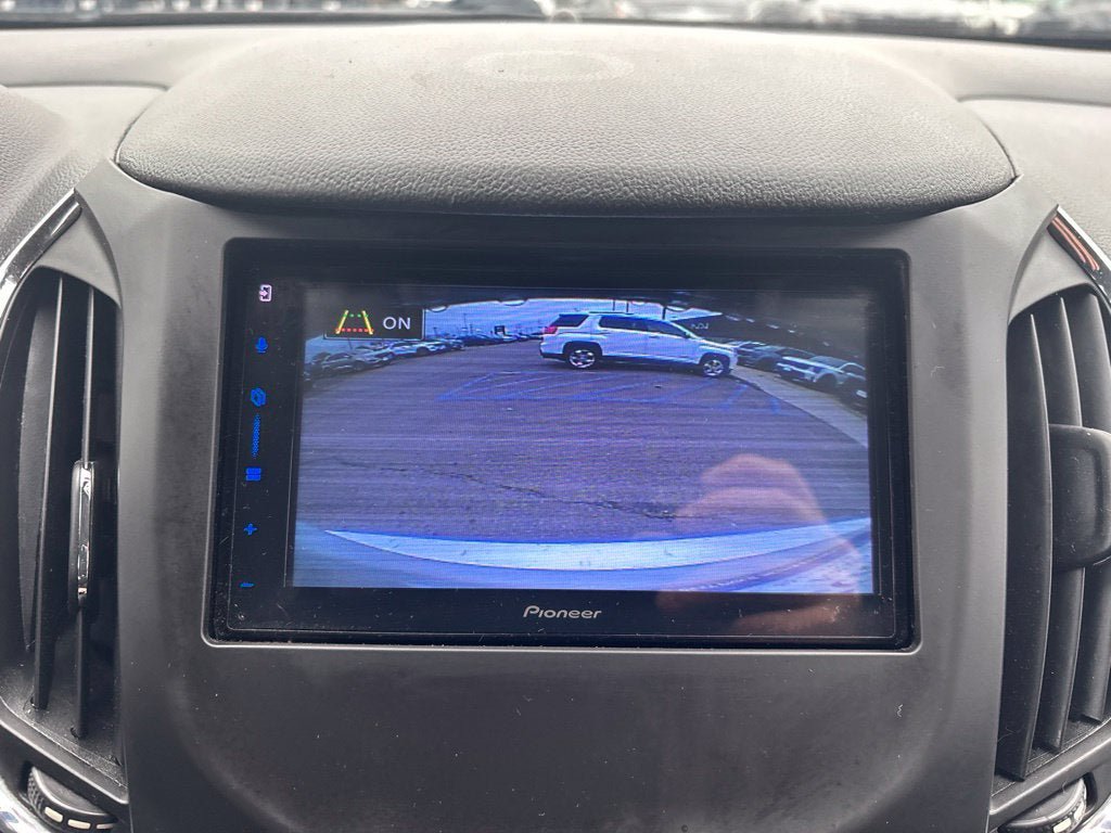 Used 2017 Chevrolet Cruze LS FWD image 18