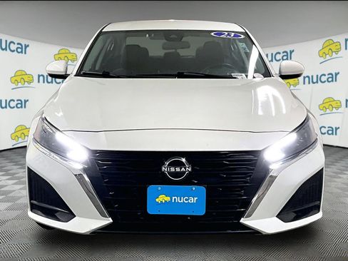 Used 2023 Nissan Altima 2.5 SV FWD image 2