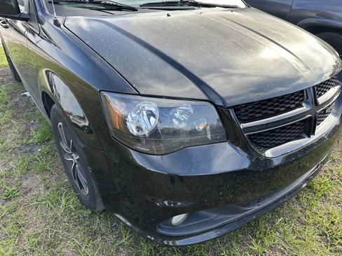 Used 2018 Dodge Grand Caravan GT image 2