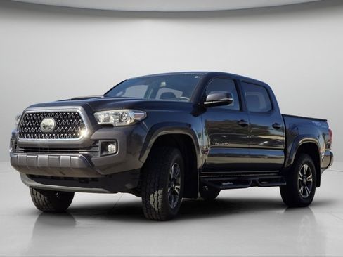 Used 2018 Toyota Tacoma TRD Sport w/ Technology Package AWD/4WD image 17