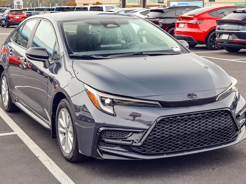 Used 2024 Toyota Corolla LE w/ LE Convenience Package FWD image 17